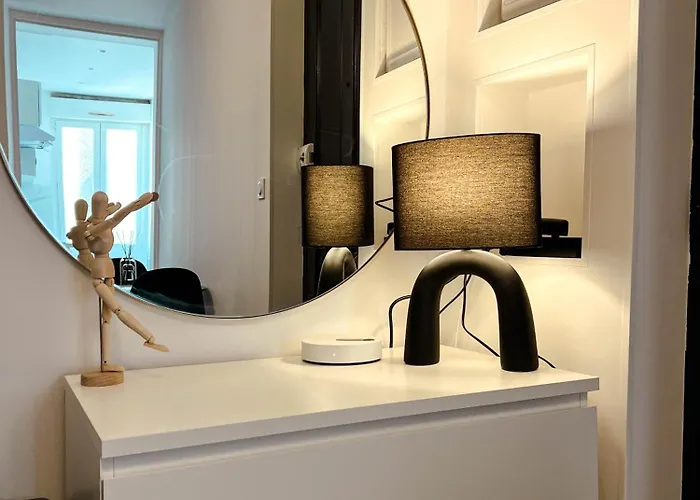 Le Cosy Et Confortable A 15min A Pied De La Gare Apartman *